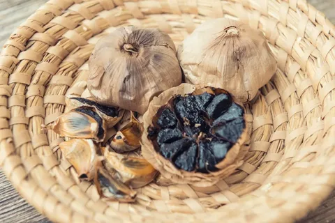 تصویر 1 از حبه سیر سیاه ژاپنی با ماندگاری طولانی و بسته‌ بندی حرفه‌ ای